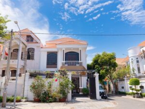 Villa 25 Lạc Long Quân 8pn 13bed 9wc