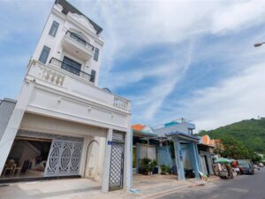Villa 5 Lạc Long Quân 9pn 12bes 10wc