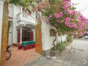 Villa 29 Lạc Long Quân 4PN 6Bed 4WC