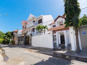 Villa 33/3 Lạc Long Quân 4pn 8bed 5wc
